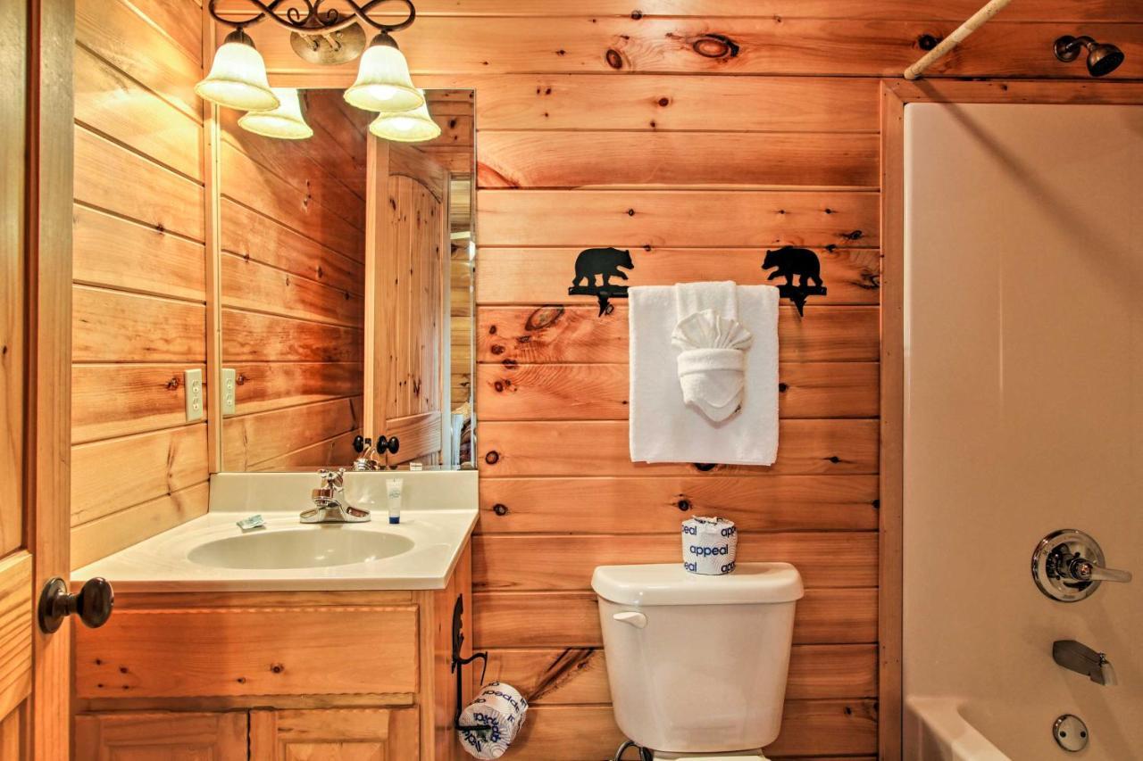 Expansive Gatlinburg Cabin Hot Tub, Deck And Grill! Exterior foto