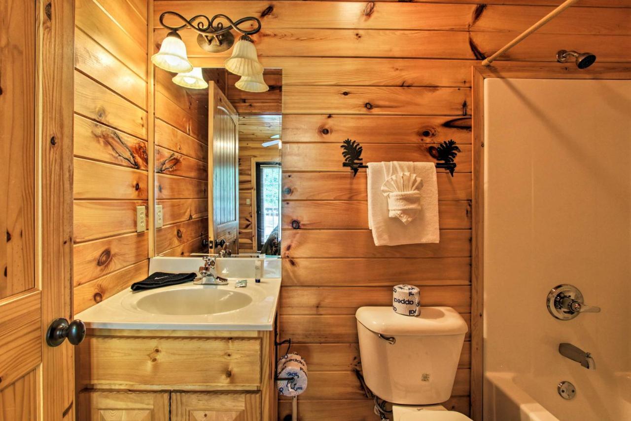 Expansive Gatlinburg Cabin Hot Tub, Deck And Grill! Exterior foto